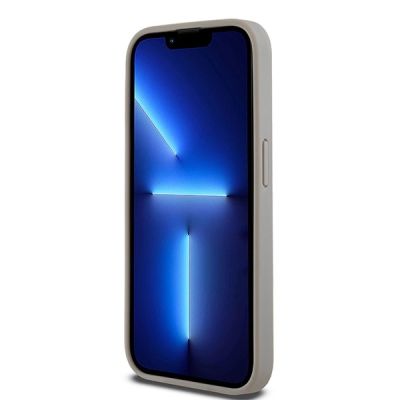 5. DKNY Lederhülle mit Monostreifen und Metalllogo für iPhone 15 Pro – Beige