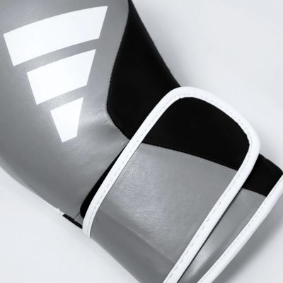 5. Adidas SPEED TILT 200 Boxhandschuhe