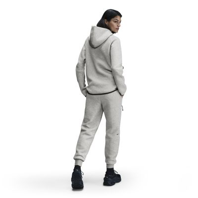 3. Nike Sportswear Tech Fleece Damenhose HV6779-063