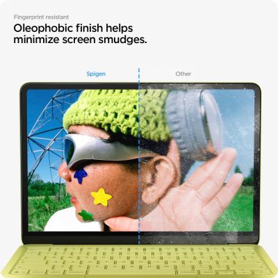 8. Spigen Glas.tR Slim FC Displayschutzfolie aus gehärtetem Glas für MacBook Neo 13" 2026 - Schwarz