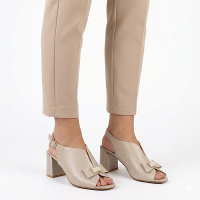 5. Beigefarbene Jezzi RMR25112-3 Sandalen mit Blockabsatz und Schleife für Damen