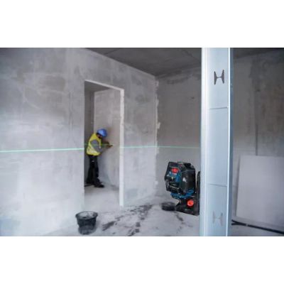 7. BOSCH GCL 2-50 G Kreuzpunktlaser + Stativ