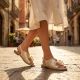 8. Damen-Sandalen aus flachem Leder mit Kristallen, Gold, S.Barski 61-6004