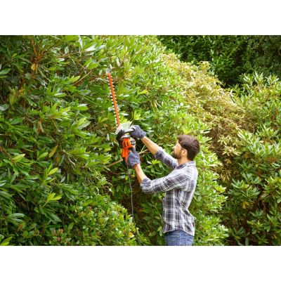 4. Elektrische Gartenschere 55 cm BEHTS401 BLACK+DECKER
