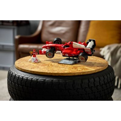 32. LEGO Icons 11375 – Ferrari F2004 und Michael Schumacher
