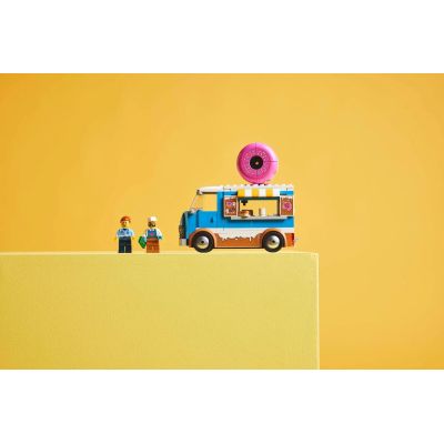 10. LEGO CITY 60452 Mobiler Donut-Shop