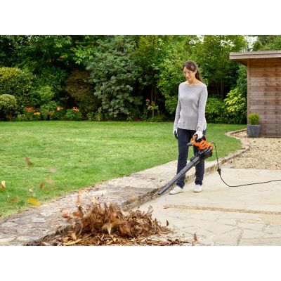 49. BLACK+DECKER BLACK+DECKER GEBLÄSE/STAUB SAUGER BEBLV301-QS
