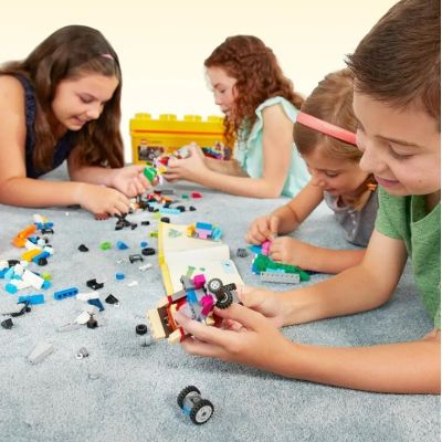 13. LEGO Classic 10696 Kreative Bausteine, mittlere Box