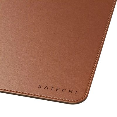 4. Satechi Premium Schreibtischunterlage – Schreibtischunterlage aus veganem Leder (braun)
