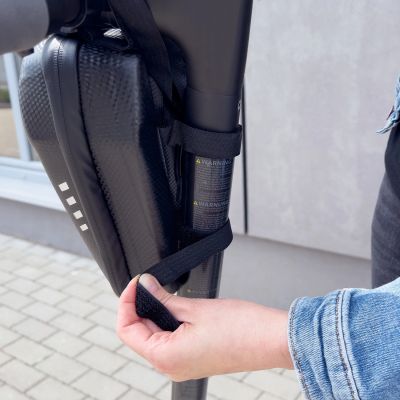 8. Wozinsky Wasserdichte Scooter-Lenkertasche 2L Schwarz (WSB3BK)