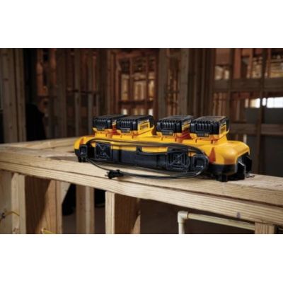 9. DEWALT DCB104 4-Wege-Multivolt-8A-XR-Ladegerät