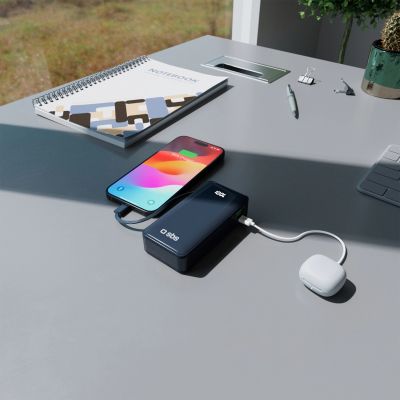 11. Powerbank SBS 10000 mAh 20W mit integriertem USB-C-Kabel und Digitalanzeige - dunkelgrau