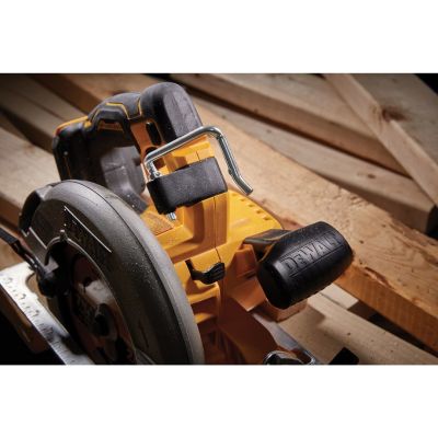 13. DeWALT DCS573NT-XJ Tragbare Kreissäge
