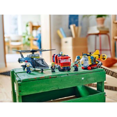 11. LEGO CITY 60462 Hubschrauber-, Feuerwehrauto- und U-Boot-Set
