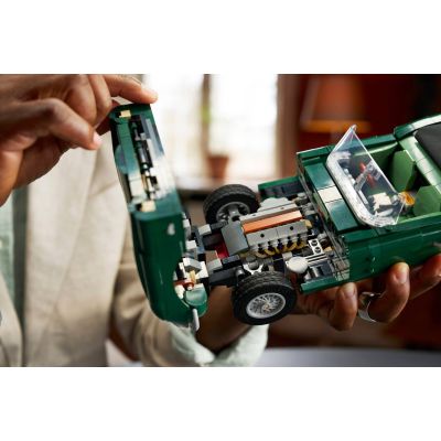 16. LEGO Icons 11381 – Jaguar E-Type