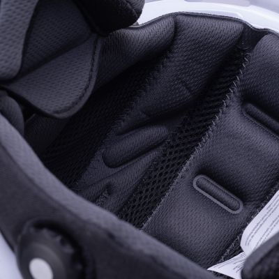 9. Iguana Higni Helm 92800622355