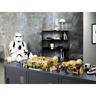 7. LEGO Star Wars 75290 Mos Eisley Cantina