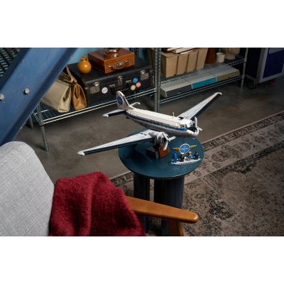 16. LEGO Icons 11378 - Douglas DC-3 PAN AM Passagierflugzeug