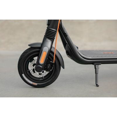 4. Ninebot by Segway F2 Pro E Scooter, | Segway | F2 Pro E Scooter | Bis zu 25 km/h | 10" | Schwarz