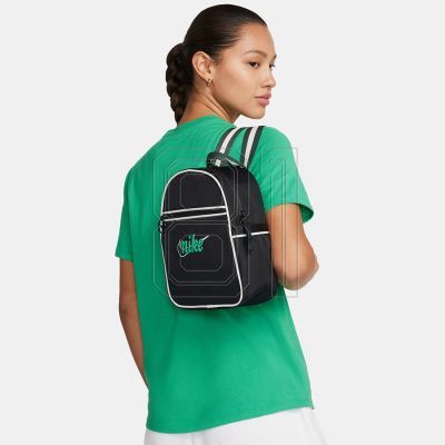 7. Nike Sportswear Futura 365 Rucksack FQ5559-010