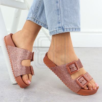 8. Zaxy RR285025 W INT2135A Flip-Flops