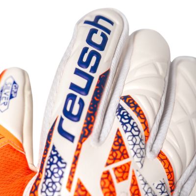 7. Reusch Attrakt Silver Torwarthandschuhe 5570214-2500