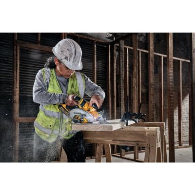 5. DeWALT DCS573NT-XJ Tragbare Kreissäge