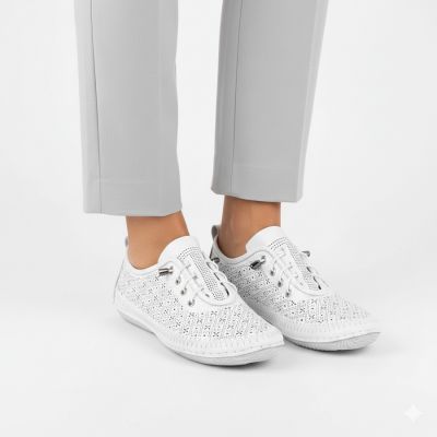 5. Weiße Damen-Lederschuhe mit Lochmuster, T.Sokolski 1302