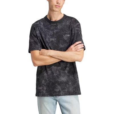 3. Herren Baumwoll-T-Shirt adidas Adventure Allover Print Tee Schwarz stylisches Schwarz (IJ0711)