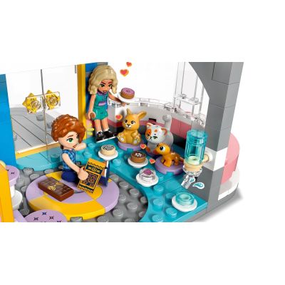 6. LEGO Friends 42689 – Heartlake Clubhaus