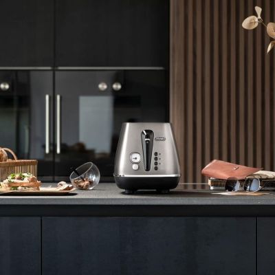 4. DeLonghi Distinta CTIN2103.TB Elektrischer Toaster
