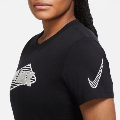 3. Nike Sportswear T-Shirt W DN5856 010