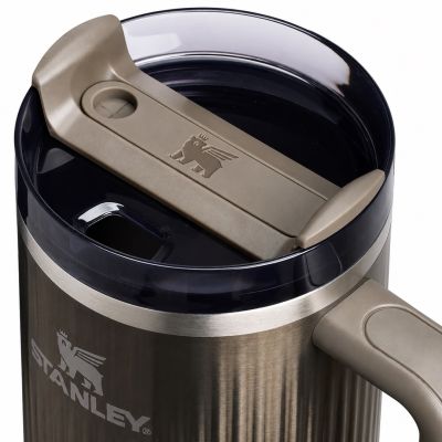 3. Stanley Quencher H2.0 Geriffelter 1,18L Gunmetal Shine Thermobecher