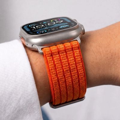8. Tech-Protect Nylon-Sportarmband für Apple Watch 44 / 45 / 46 / 49 mm – Orange