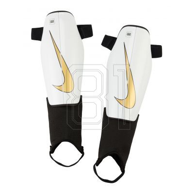 Nike Charge DX4608-101 Fußball-Schienbeinschoner