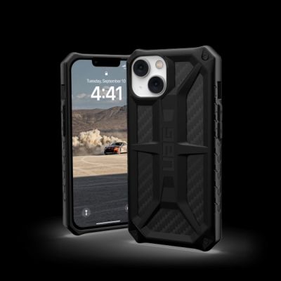 2. UAG Monarch Hülle für iPhone 14 Plus – schwarzer Carbon