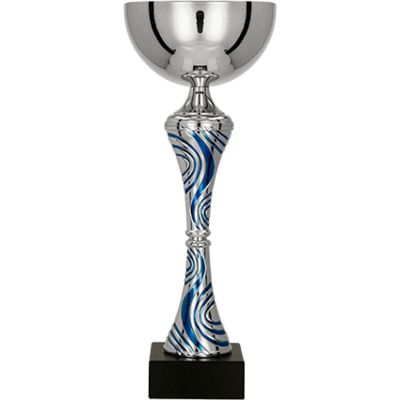 3. Silberner und blauer Metallbecher