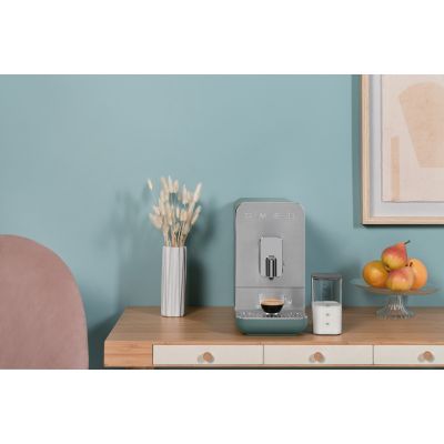 30. SMEG BCC13EGMEU Kaffeemaschine