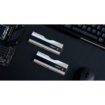 7. DDR5 32GB PC 6000 CL32 G.Skill KIT (2x16GB) 32-TZ5RS RGB-Speicher