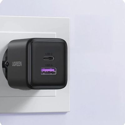 3. Ugreen Nexode N Series X516 30W GaN Wandladegerät 1x USB-A 1x USB-C - Grau