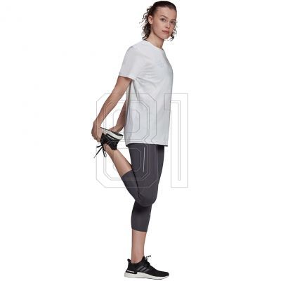 2. adidas Signature Tee W GV1345
