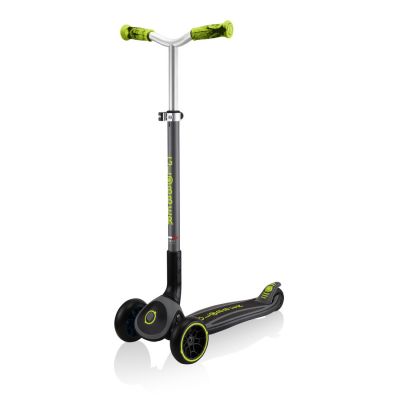 16. Globber Master Prime 3-Rad-Scooter / Schwarz - Limettengrün 664-106