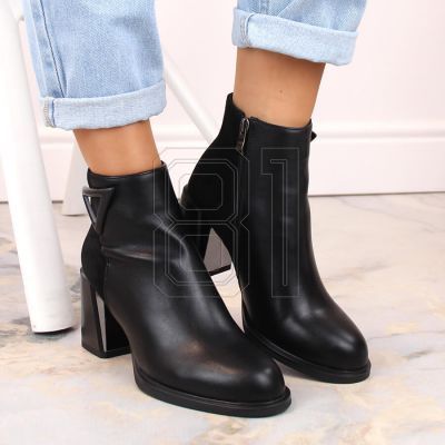 13. D&A S.Barski Premium Collection W OLI238 schwarze isolierte Stiefeletten mit dekorativem Absatz