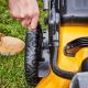6. DeWalt DCMW564P2-QW Akku-Rasenmäher (480 mm)