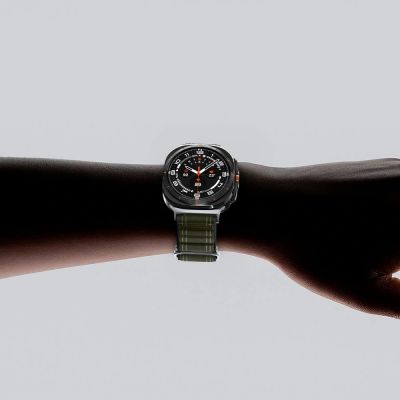 13. Spigen WBF0 Armband für Samsung Galaxy Watch Ultra 47 mm – Grün