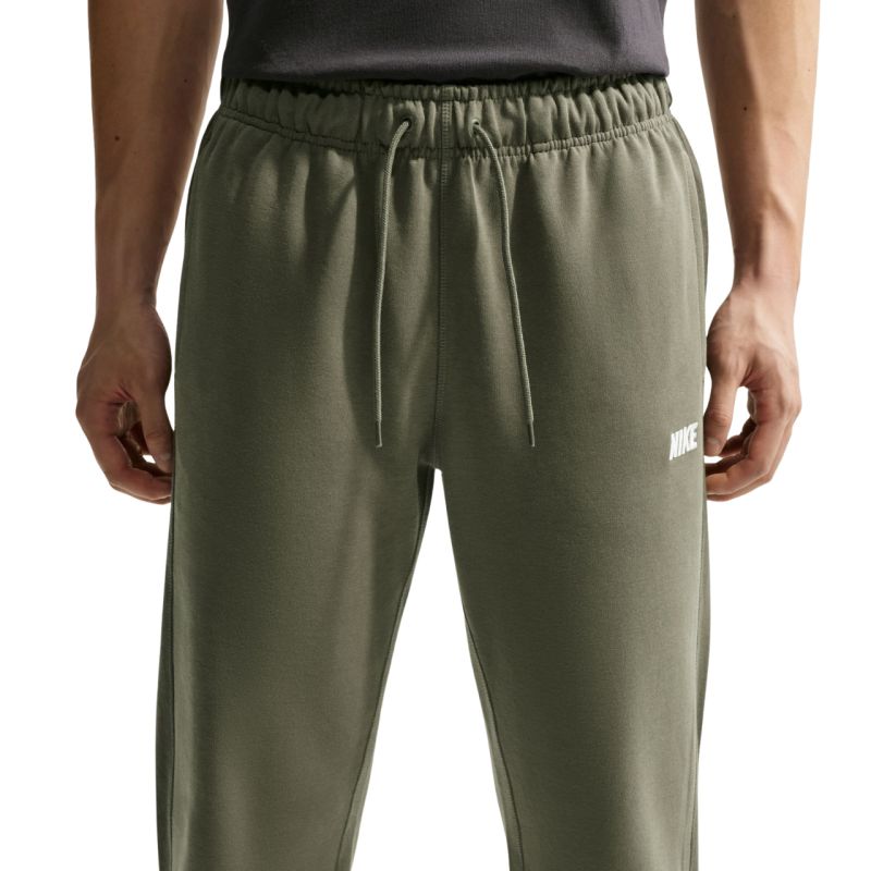 4. Nike Sportswear Club Herrenhose Olivgrün IO1376 222