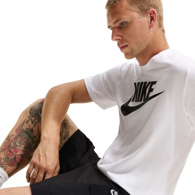 5. Nike Sportswear Club Herrenshorts Schwarz IH5047 010