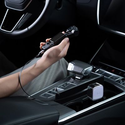 15. Cuktech CC903P 100W Kfz-Ladegerät mit Display und 70 cm langem, einziehbarem USB-C-Kabel – Grau