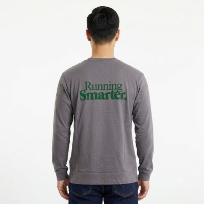 5. New Balance Athletics 70s Run Langarm-T-Shirt für Herren mit Grafikprint - MT23560-PHM
