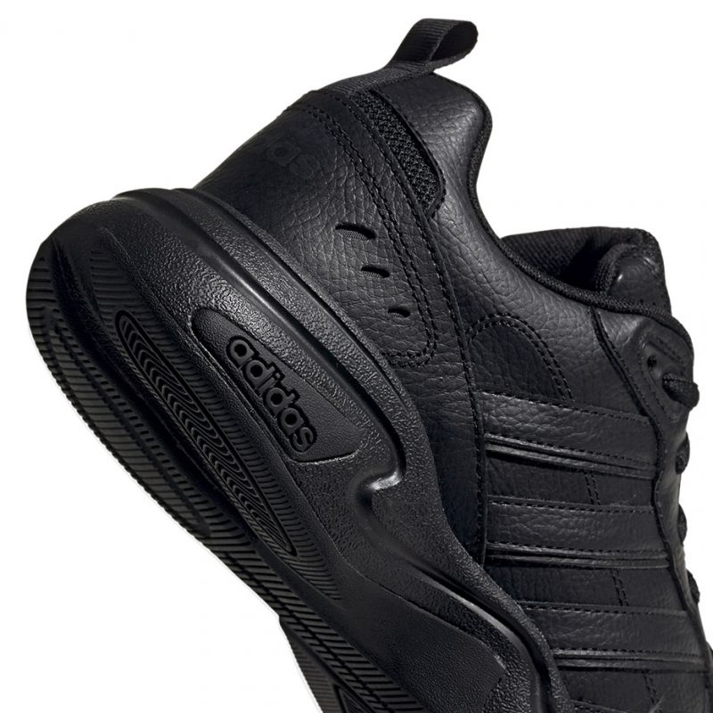 4. Adidas Strutter M EG2656 Schuhe